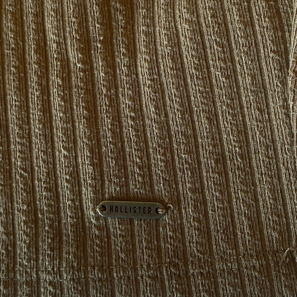 Hollister Ribbed Beige Collared Tee - Picture 3 of 5